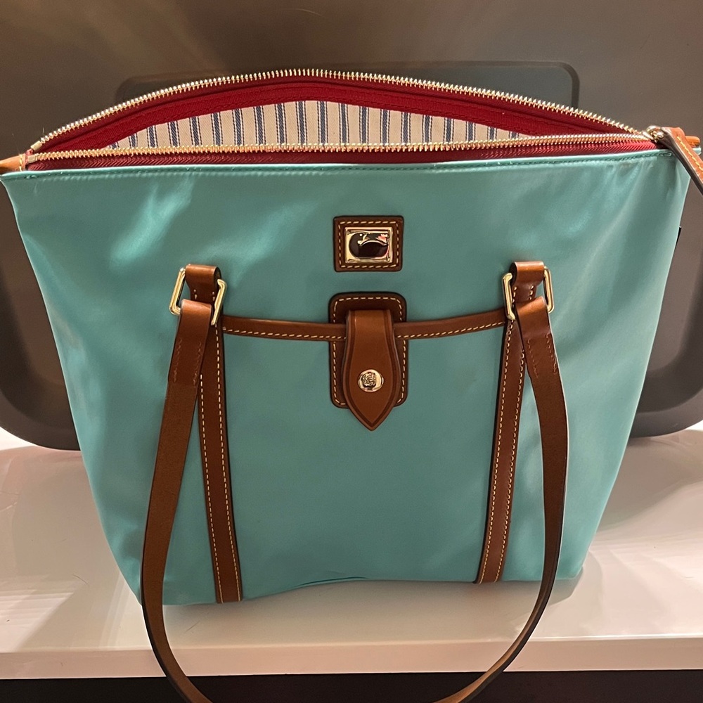 Dooney & Bourke Tote